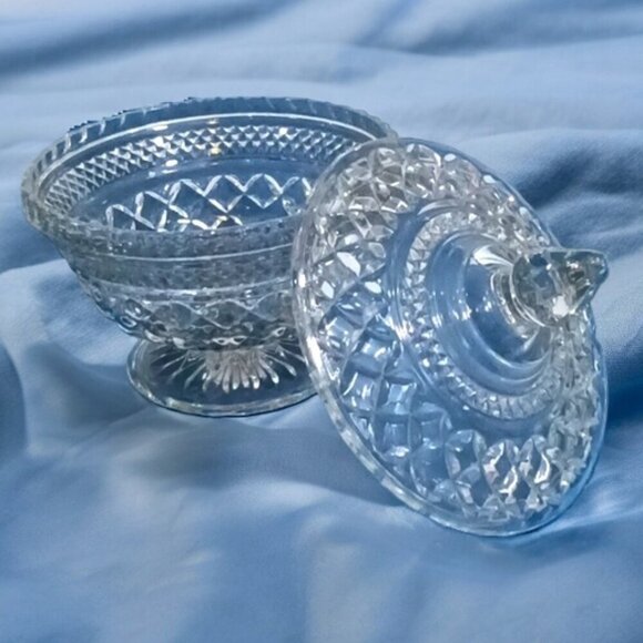 Vintage Anchor Hocking 'Wexford' Heavy Clear Cut Glass Pedestal Bowl‎ with Lid - Picture 2 of 9